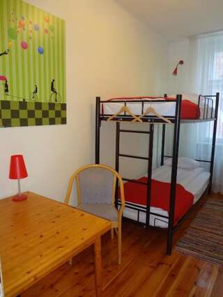 Хостелы Red Nose Hostel Рига Двухместный номер с 2 отдельными кроватями-3